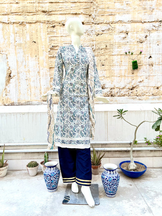 Dream of Maryam paisley in this blue ferozi block printed pret. Crushed dupatta adds elegance to this stunning piece. Get it today!