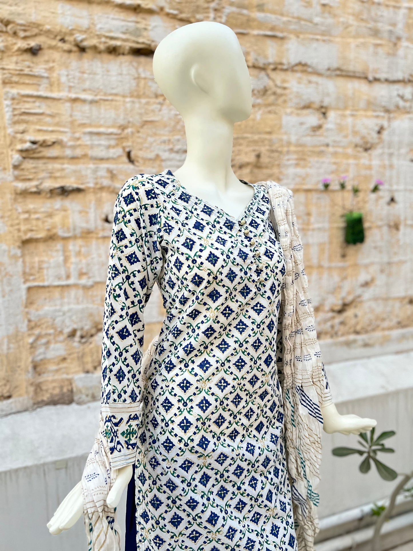 Trendy block-printed shirt with a crushed dupatta in gold and sapphire blue, featuring a stunning geomagnetic floral design.