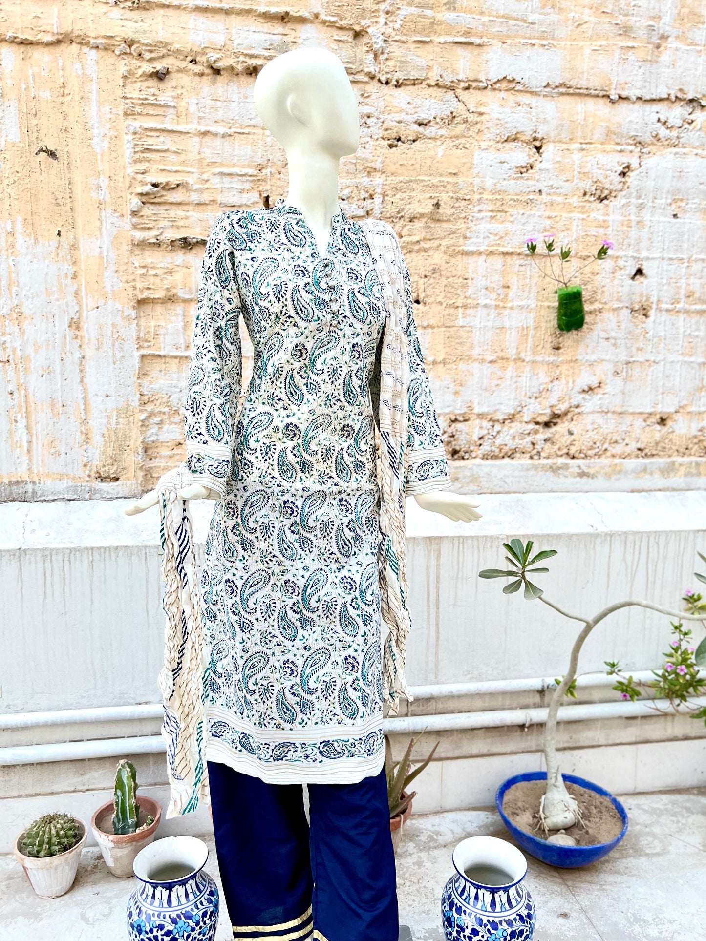 Dream of Maryam paisley in this blue ferozi block printed pret. Crushed dupatta adds elegance to this stunning piece. Get it today!